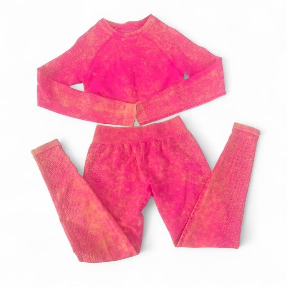 Pink the dye workout outfit